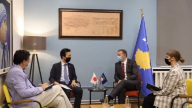 Japonia solidarizohet me Kosovën, i dhuron 700 mijë dollarë në luftën kundër Covid-19 Japonia solidarizohet me Kosovën, i dhuron 700 mijë dollarë në luftën kundër Covid-19