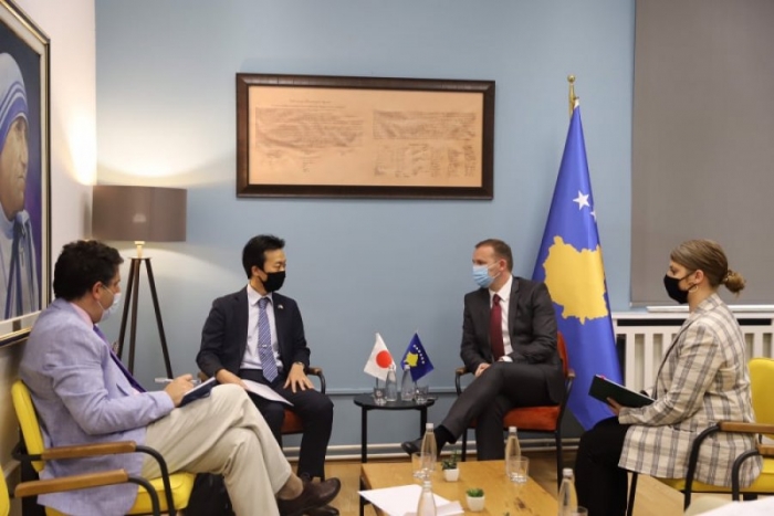 Japonia solidarizohet me Kosovën, i dhuron 700 mijë dollarë në luftën kundër Covid-19 Japonia solidarizohet me Kosovën, i dhuron 700 mijë dollarë në luftën kundër Covid-19