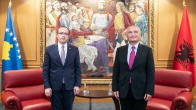Meta takim vëllazëror me Hotin: Shqipëria mbështet dialogun Kosovë-Serbi, politika të bashkohet Meta takim vëllazëror me Hotin: Shqipëria mbështet dialogun Kosovë-Serbi, politika të bashkohet