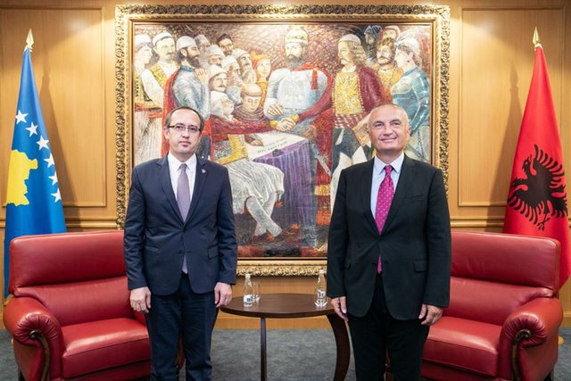 Meta takim vëllazëror me Hotin: Shqipëria mbështet dialogun Kosovë-Serbi, politika të bashkohet Meta takim vëllazëror me Hotin: Shqipëria mbështet dialogun Kosovë-Serbi, politika të bashkohet