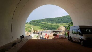 Rama zbulon fotot brenda tunelit të rrugës Qukës-Qafë Plloçë: Projekt i lënë në letra bakalli