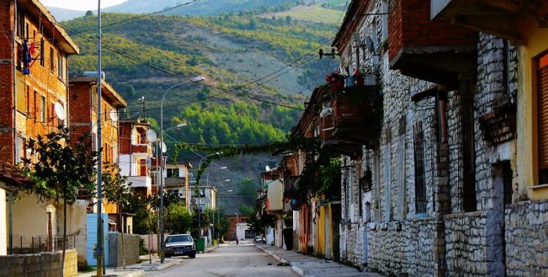 Udhëtarë, ndaloni pak në Memaliaj! Udhëtarë, ndaloni pak në Memaliaj!