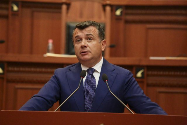 Balla sulmon Bashën: Njeriu i dosjeve të UÇK përbetohet për Kosovën, pataten do të marrësh më 25 prill! Balla sulmon Bashën: Njeriu i dosjeve të UÇK përbetohet për Kosovën, pataten do të marrësh më 25 prill!