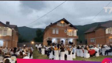 VIDEO/ Në kosovë nuk pyesin për virus, dasmë me mbi 200 persona, policia nuk kishte informacion VIDEO/ Në kosovë nuk pyesin për virus, dasmë me mbi 200 persona, policia nuk kishte informacion