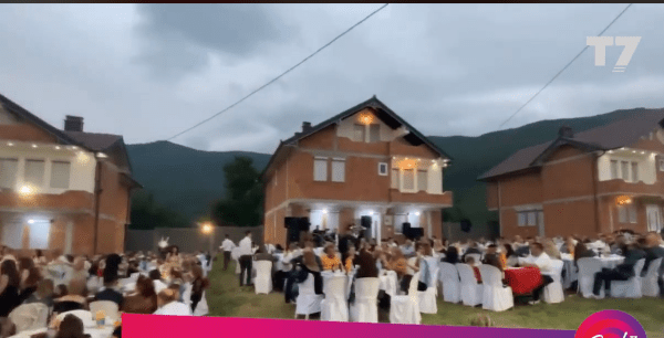 VIDEO/ Në kosovë nuk pyesin për virus, dasmë me mbi 200 persona, policia nuk kishte informacion VIDEO/ Në kosovë nuk pyesin për virus, dasmë me mbi 200 persona, policia nuk kishte informacion