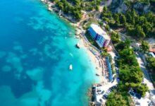 Të huajt kthehen sërish në plazhet e Vlorës për të pushuar: Më shumë ukrainas dhe bjellorusë, këtë vit mungojnë… italianët Të huajt kthehen sërish në plazhet e Vlorës për të pushuar: Më shumë ukrainas dhe bjellorusë, këtë vit mungojnë… italianët