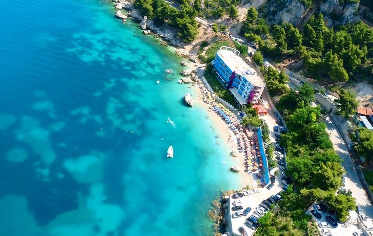 Të huajt kthehen sërish në plazhet e Vlorës për të pushuar: Më shumë ukrainas dhe bjellorusë, këtë vit mungojnë… italianët Të huajt kthehen sërish në plazhet e Vlorës për të pushuar: Më shumë ukrainas dhe bjellorusë, këtë vit mungojnë… italianët