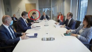 “Lajçak theu protokollin”, BE shpjegon pse ai ishte ulur krah Vuçiqit “Lajçak theu protokollin”, BE shpjegon pse ai ishte ulur krah Vuçiqit