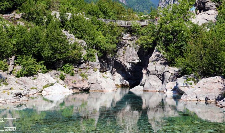 Vaskat e gurit në Ndërlysaj të Thethit, skulpturë e vërtetë natyrore Vaskat e gurit në Ndërlysaj të Thethit, skulpturë e vërtetë natyrore