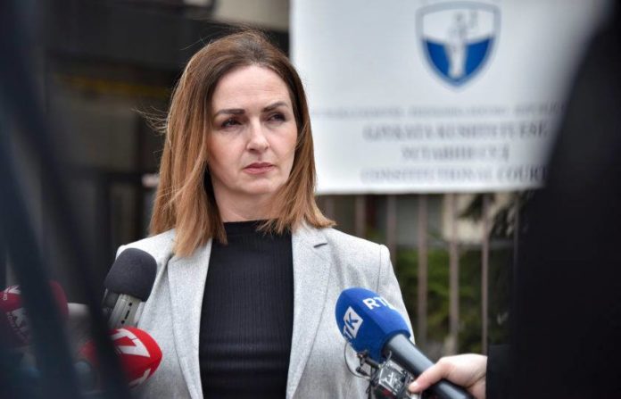 Arbërie Nagavci: Kësaj situate dinë t’i bëjnë ballë Kurti e Vitia, kjo qeveri duhet të dorëhiqet Arbërie Nagavci: Kësaj situate dinë t’i bëjnë ballë Kurti e Vitia, kjo qeveri duhet të dorëhiqet