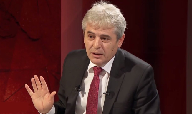 Ali Ahmeti: Mendonte se ishte skocez, ish-sekretari i NATO-s doli me origjinë nga Vlora Ali Ahmeti: Mendonte se ishte skocez, ish-sekretari i NATO-s doli me origjinë nga Vlora