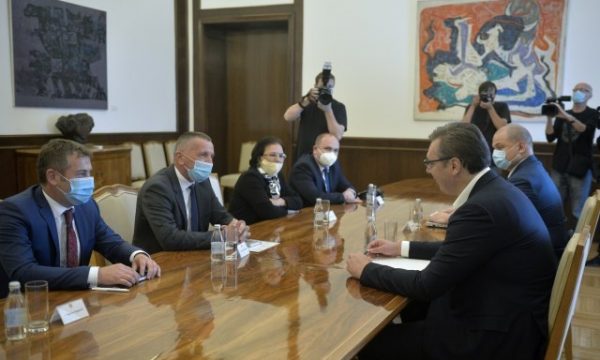Shqiptarët e Luginës së Preshevës nuk presin që të jenë pjesë e qeverisë serbe Shqiptarët e Luginës së Preshevës nuk presin që të jenë pjesë e qeverisë serbe