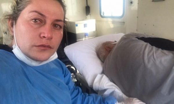 COVID-19 i merr jetën babait, mjekja shqiptare prek me fjalët: Nuk ja fal dot vetes, kam dështuar COVID-19 i merr jetën babait, mjekja shqiptare prek me fjalët: Nuk ja fal dot vetes, kam dështuar