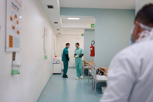 Pandemia e COVID/ Burrat kërkojnë ndihmë psikologjike më shumë se gratë Pandemia e COVID/ Burrat kërkojnë ndihmë psikologjike më shumë se gratë