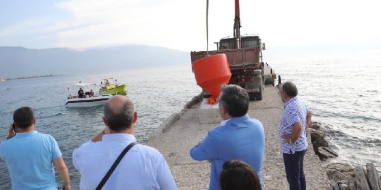 Sazan-Karaburun vendosen 50 bova të reja ankoruese, Klosi: Synojmë një pikë parkimi rajonal për gjithë zonën e bregdetit Sazan-Karaburun vendosen 50 bova të reja ankoruese, Klosi: Synojmë një pikë parkimi rajonal për gjithë zonën e bregdetit