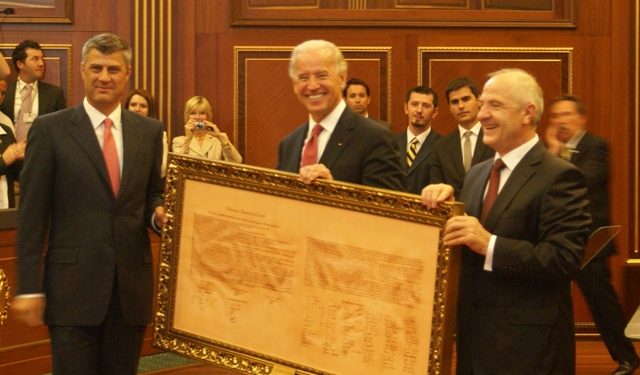 “Nuk shkeli të drejtën ndërkombëtare”/ Sot 10 vjet nga vendimi i Hagës pro pavarësisë së Kosovës “Nuk shkeli të drejtën ndërkombëtare”/ Sot 10 vjet nga vendimi i Hagës pro pavarësisë së Kosovës