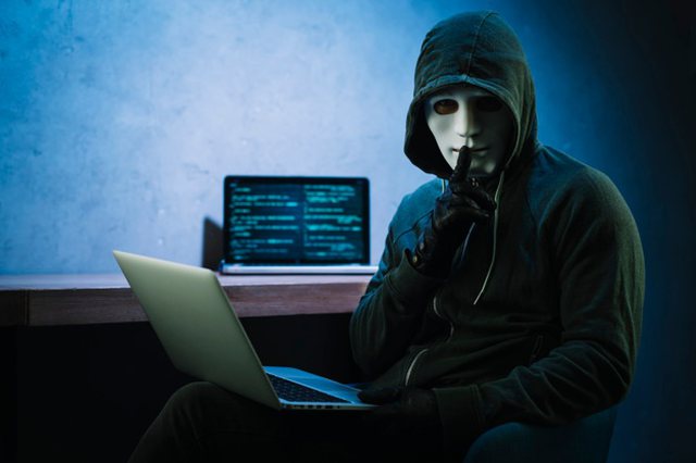 Punonte nga burgu në SHBA/ Hakeri shqiptar që u mor me Bitcoin, pornografi dhe terrorizëm