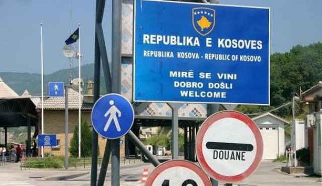 Edhe Kosova izolon Shqipërinë: Pa kryer tamponin nuk e kalon kufirin Edhe Kosova izolon Shqipërinë: Pa kryer tamponin nuk e kalon kufirin