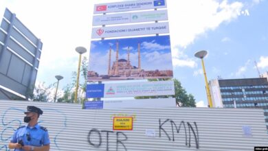 Debate të forta e protestë rreth xhamisë së re në Prishtinë Debate të forta e protestë rreth xhamisë së re në Prishtinë