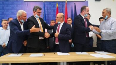 Shqiptarët e Malit të Zi me dy lista zgjedhore synojnë tri mandate Shqiptarët e Malit të Zi me dy lista zgjedhore synojnë tri mandate