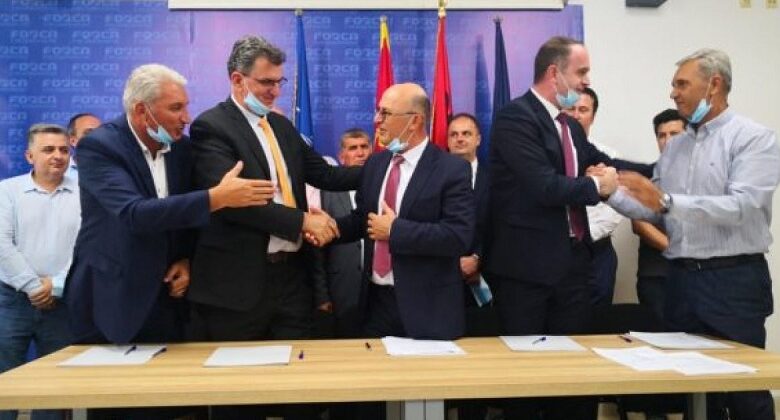 Shqiptarët e Malit të Zi me dy lista zgjedhore synojnë tri mandate Shqiptarët e Malit të Zi me dy lista zgjedhore synojnë tri mandate