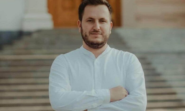 Humb jetën nga Covid studenti i arkitekturës, rektori: Ishte i ri me ambicie dhe arritje të shumta Humb jetën nga Covid studenti i arkitekturës, rektori: Ishte i ri me ambicie dhe arritje të shumta