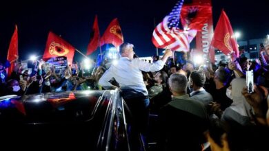 Rikthimi i Hashim Thaçit nga Haga provokon një ndryshim politik në Prishtinë Rikthimi i Hashim Thaçit nga Haga provokon një ndryshim politik në Prishtinë