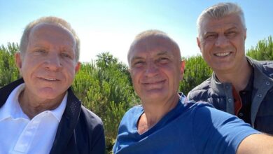Thaçi takohet me Metën në Durrës para nisjes në Hagë, i pranishëm dhe Pacolli Thaçi takohet me Metën në Durrës para nisjes në Hagë, i pranishëm dhe Pacolli