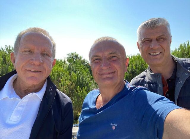 Thaçi takohet me Metën në Durrës para nisjes në Hagë, i pranishëm dhe Pacolli Thaçi takohet me Metën në Durrës para nisjes në Hagë, i pranishëm dhe Pacolli