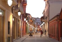 Në lagjen ku ka jetuar vajza që qëndisi flamurin shqiptar… Në lagjen ku ka jetuar vajza që qëndisi flamurin shqiptar…