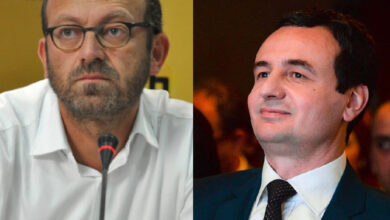 Politikë me bakllava dhe dy fjalë për Albin Kurtin Politikë me bakllava dhe dy fjalë për Albin Kurtin