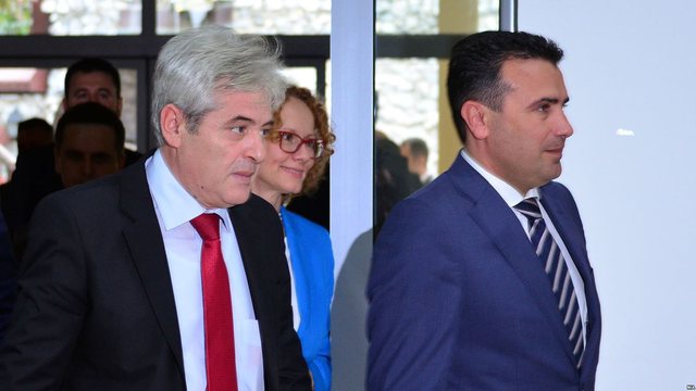Kryeministër shqiptar për një vit? Mediat flasin për marrëveshje, reagojnë LSDM-BDI Kryeministër shqiptar për një vit? Mediat flasin për marrëveshje, reagojnë LSDM-BDI
