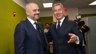 Gjukanoviç: Vuçiçi e do Kosovën pa shqiptarë e Malin e Zi pa malazezë Gjukanoviç: Vuçiçi e do Kosovën pa shqiptarë e Malin e Zi pa malazezë