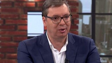“Duhet të paguajmë për çfarë kemi bërë nga 1990”: Vuçiç u drejtohet serbëve para takimit në SHBA “Duhet të paguajmë për çfarë kemi bërë nga 1990”: Vuçiç u drejtohet serbëve para takimit në SHBA