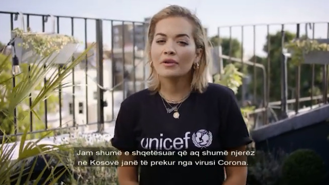 VIDEO/ Shifrat e larta nga COVID-19, Rita Ora mesazh për Kosovën: Vendoseni maskën, mbroni veten e të dashurit VIDEO/ Shifrat e larta nga COVID-19, Rita Ora mesazh për Kosovën: Vendoseni maskën, mbroni veten e të dashurit