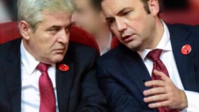 Shkup/ Nacionalistët e VRMO ndezin negociatat për qeverinë: Dakord për një kryeministër shqiptar Shkup/ Nacionalistët e VRMO ndezin negociatat për qeverinë: Dakord për një kryeministër shqiptar