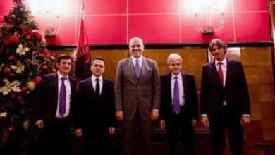 Shansi i fundit: Tirana zyrtare të ndihmojë bashkimin faktorit shqiptar në Shkup Shansi i fundit: Tirana zyrtare të ndihmojë bashkimin faktorit shqiptar në Shkup