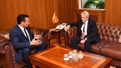 Negociatat/ Zaev tenton të minojë tryezën shqiptare para dhënies së mandatit nga Presidenti Negociatat/ Zaev tenton të minojë tryezën shqiptare para dhënies së mandatit nga Presidenti