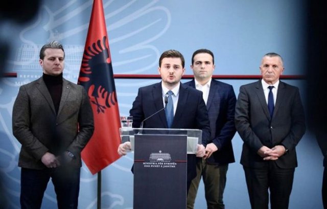 Krisja e madhe, kryetari i Kuvendit të Preshevës dorëhiqet dhe del nga koalicioni i krijuar nga Shqipëria Krisja e madhe, kryetari i Kuvendit të Preshevës dorëhiqet dhe del nga koalicioni i krijuar nga Shqipëria