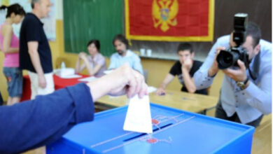 Numërohen 98.8% të votave në Malin e Zi, Gjukanoviç siguron fitoren, shqiptarët marrin… Numërohen 98.8% të votave në Malin e Zi, Gjukanoviç siguron fitoren, shqiptarët marrin…