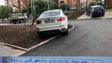 Ankoheni për gjobat në Shqipëri? Shkoni në Prishtinë dhe shihni sa ta “ngopin” për BMW-në e parkuar në gjelbërim Ankoheni për gjobat në Shqipëri? Shkoni në Prishtinë dhe shihni sa ta “ngopin” për BMW-në e parkuar në gjelbërim