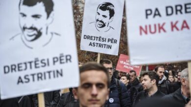 Vetëvendosje: Presidenti Thaçi liroi nga burgu njërin nga dëshmitarët në rastin e Astrit Deharit Vetëvendosje: Presidenti Thaçi liroi nga burgu njërin nga dëshmitarët në rastin e Astrit Deharit