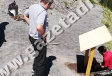 FOTO: Kur Kazantzaqis citohet në majë të Valbonës dhe një tekst i çuditshëm që ka nevojë për korrigjime në tabelën e sapovendosur në një nga zonat më të bukura të Shqipërisë FOTO: Kur Kazantzaqis citohet në majë të Valbonës dhe një tekst i çuditshëm që ka nevojë për korrigjime në tabelën e sapovendosur në një nga zonat më të bukura të Shqipërisë
