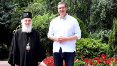 Vucic takohet me Patriarkun Irinej, flasin për ‘luftën për Kosovën’ dhe pozitën e serbëve Vucic takohet me Patriarkun Irinej, flasin për ‘luftën për Kosovën’ dhe pozitën e serbëve