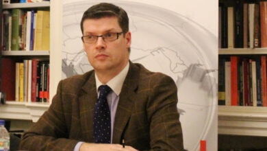 Profesori Lindsay: SHBA midis Kosovës dhe Serbisë dëshiron marrëveshje të madhe politike dhe jo biseda për ekonominë Profesori Lindsay: SHBA midis Kosovës dhe Serbisë dëshiron marrëveshje të madhe politike dhe jo biseda për ekonominë