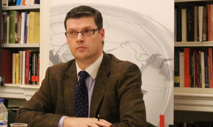 Profesori Lindsay: SHBA midis Kosovës dhe Serbisë dëshiron marrëveshje të madhe politike dhe jo biseda për ekonominë Profesori Lindsay: SHBA midis Kosovës dhe Serbisë dëshiron marrëveshje të madhe politike dhe jo biseda për ekonominë