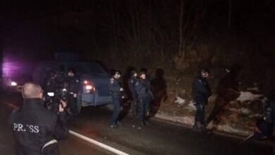 Serbia hyn përsëri në territorin e Kosovës, ROSU arreston disa persona dhe konfiskon arsenal armësh Serbia hyn përsëri në territorin e Kosovës, ROSU arreston disa persona dhe konfiskon arsenal armësh