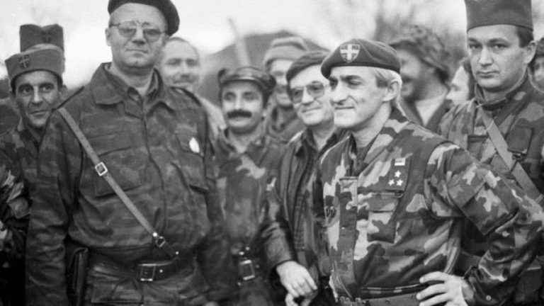 Mijëra kriminelë të luftës shëtisin lirshëm nëpër rrugët e qyteteve të Serbisë Mijëra kriminelë të luftës shëtisin lirshëm nëpër rrugët e qyteteve të Serbisë