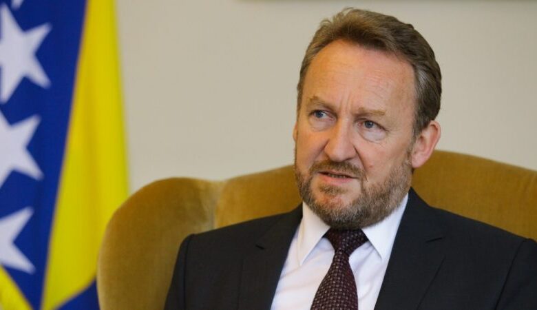 Izetbegovic: Nëse Serbia e njeh Kosovën, do të hapet oreksi për Bosnjën Izetbegovic: Nëse Serbia e njeh Kosovën, do të hapet oreksi për Bosnjën