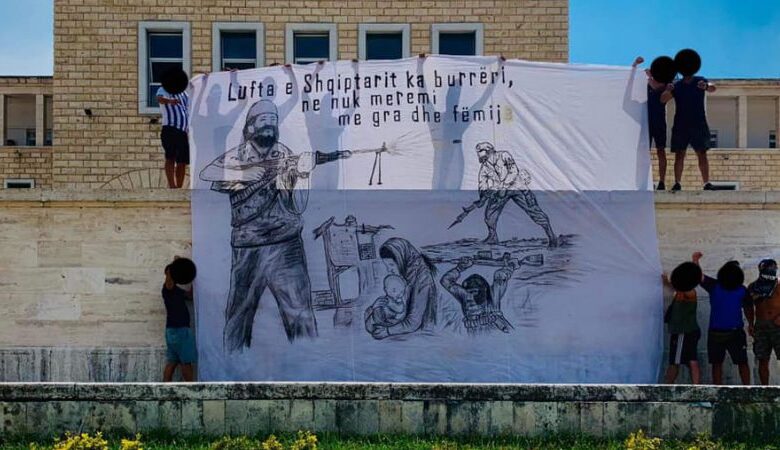 Ultrasit e Tiranës, mesazh serbëve me Adem Jasharin: Lufta e shqiptarit ka burrëri, ne nuk merremi me gra dhe fëmijë Ultrasit e Tiranës, mesazh serbëve me Adem Jasharin: Lufta e shqiptarit ka burrëri, ne nuk merremi me gra dhe fëmijë